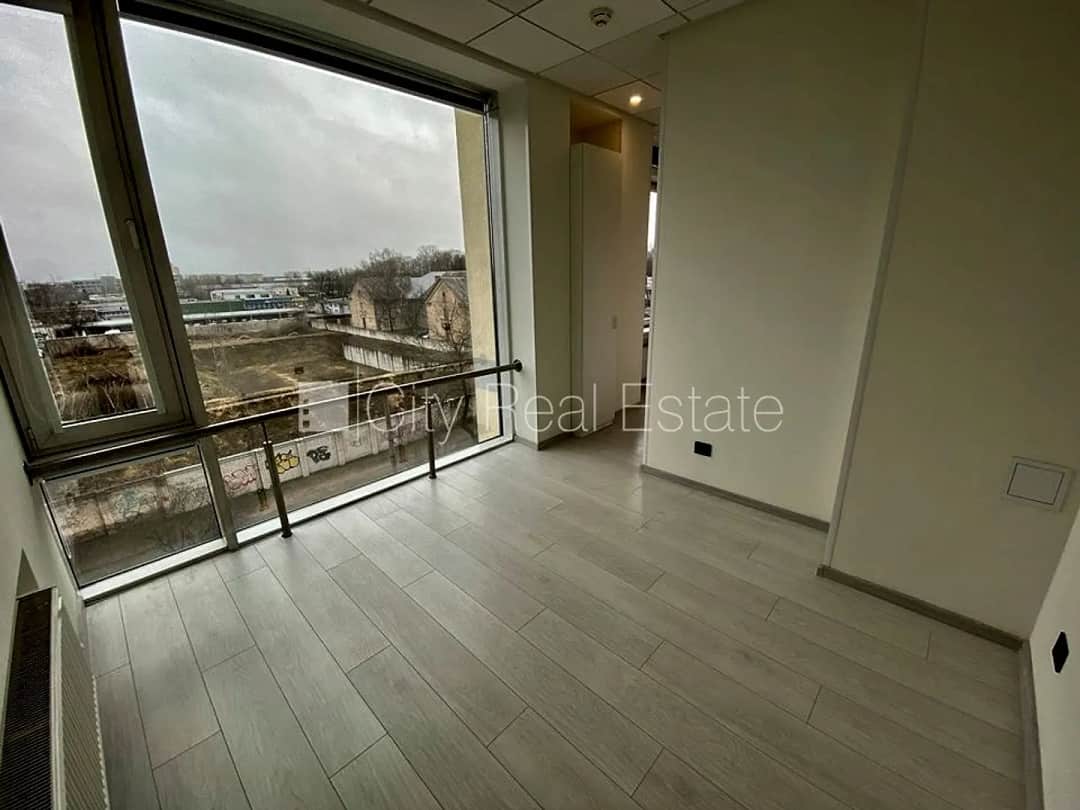 Fasādes māja, renovēta māja, slēgts pagalms, ieeja no ielas, ir lifts, kāpņu telpa pēc