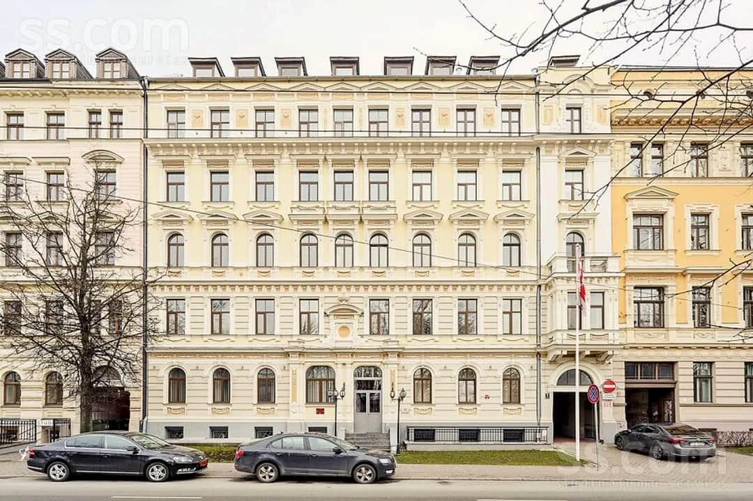 Divistabu dzīvoklis — Raiņa bulv. 3