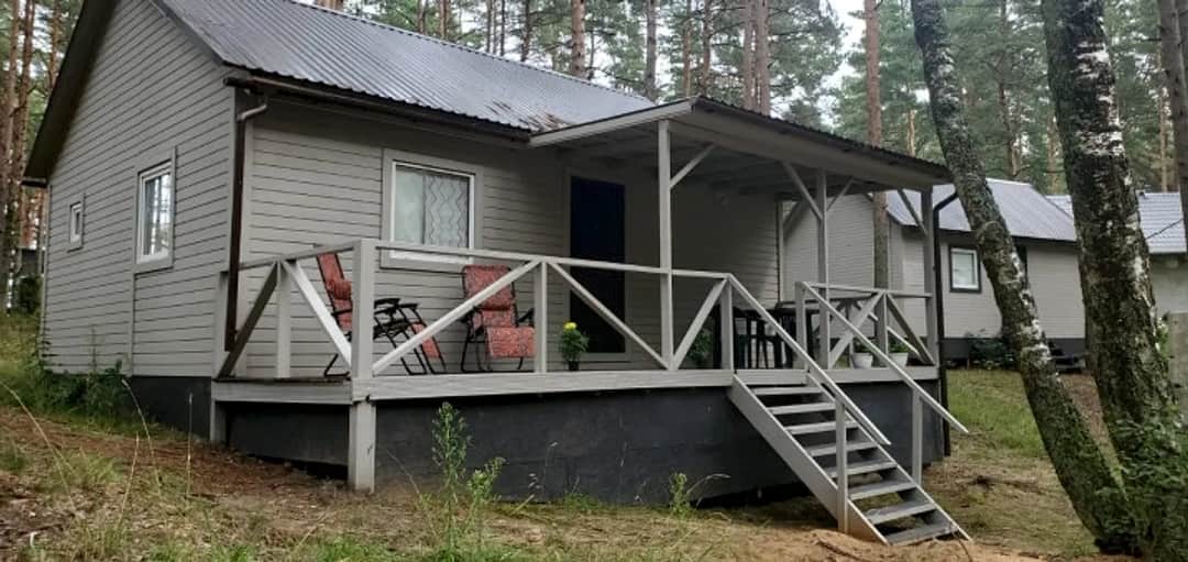 Pārdod zemi Lielupes krastā ar divām jaunām mājiņām - vasarnīcu 50m2 un viesu namiņu