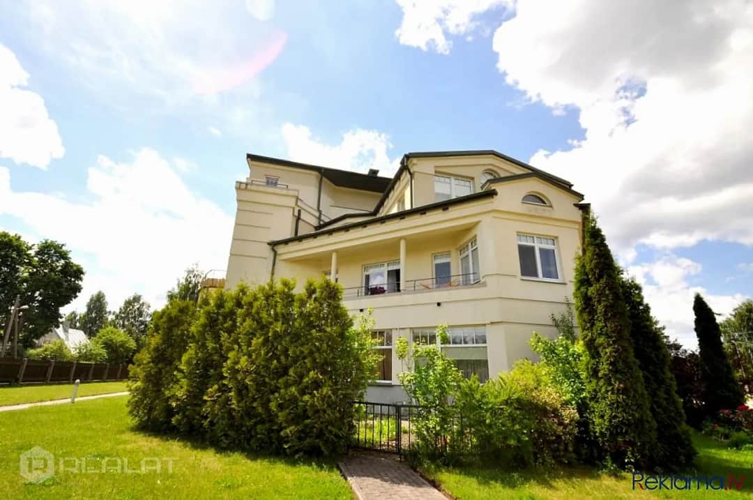 Iznomā tirdzniecības telpas biroju ēkā uz Valdemāra ielas. +Tuvākā apkārtnē ir