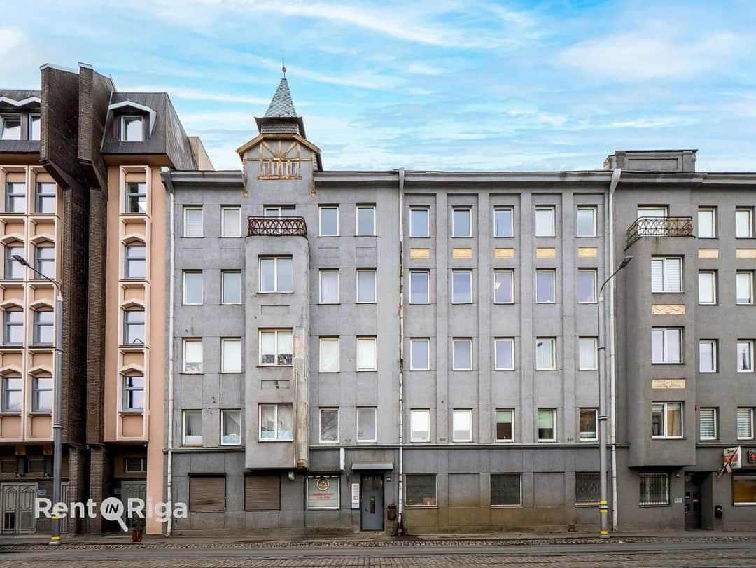Lastādijas 42, Centrs