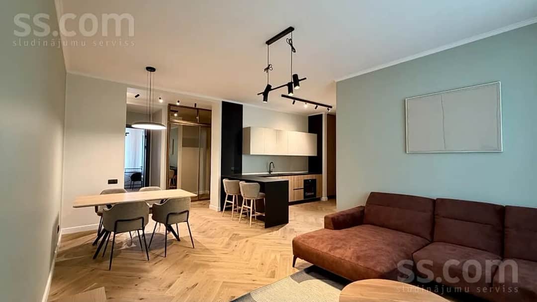4 istabu dzīvoklis — Tomsona 2