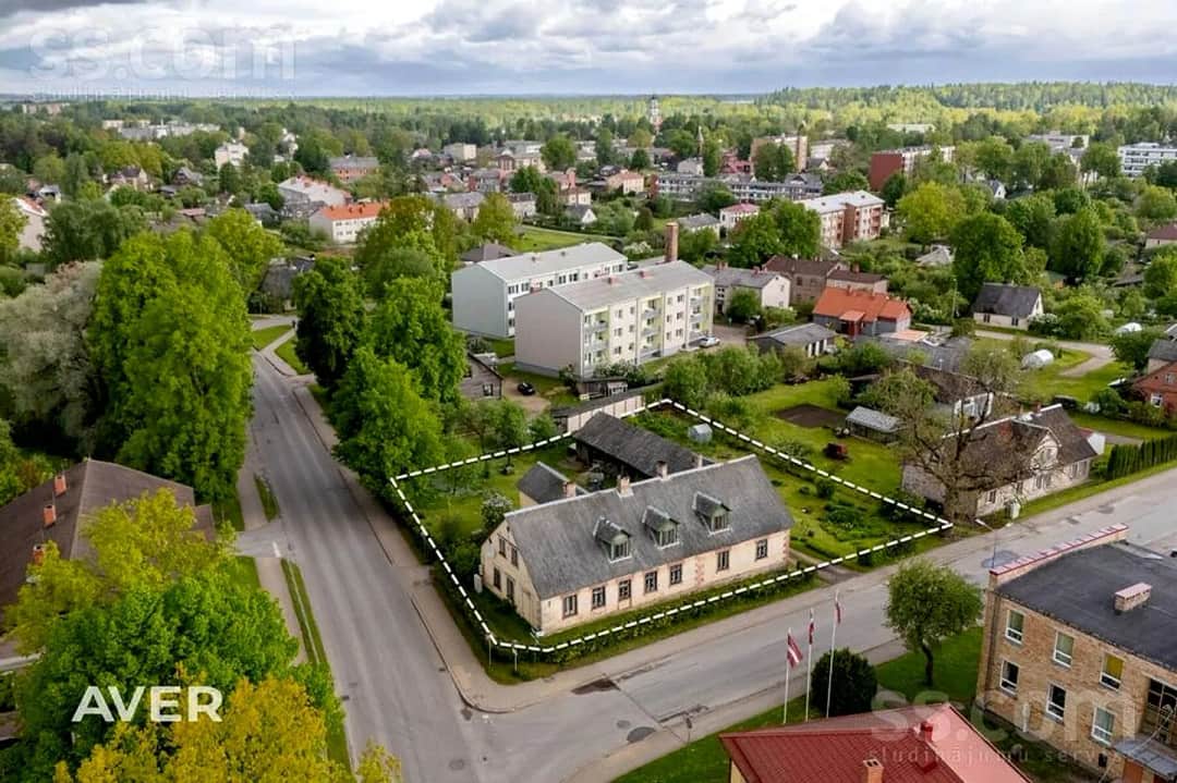Māja — Raiņa Bulvāris 18