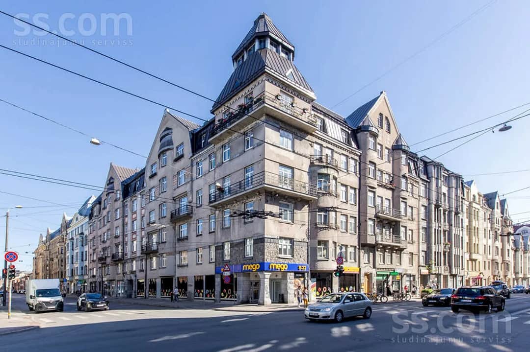 5 istabu dzīvoklis — Čaka 70