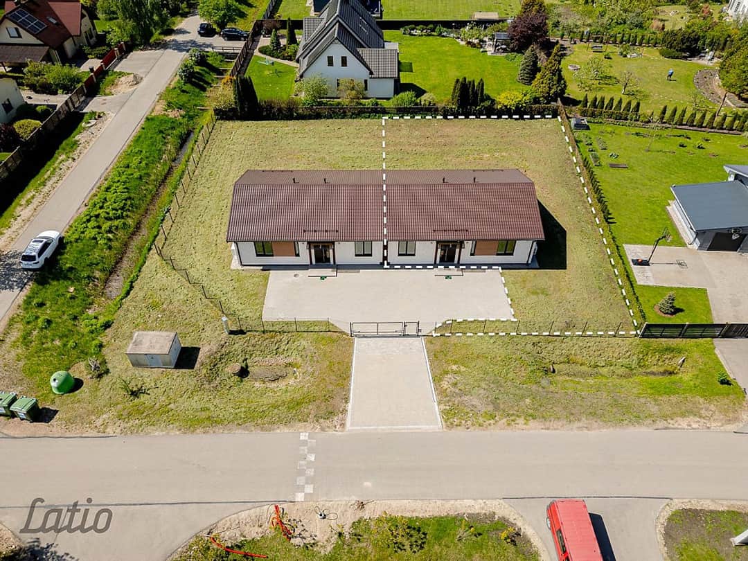 Pārdošanā jauna, mūsdienīga un energoefektīva vienstāva dvīņu mājas daļa Jaunolainē.