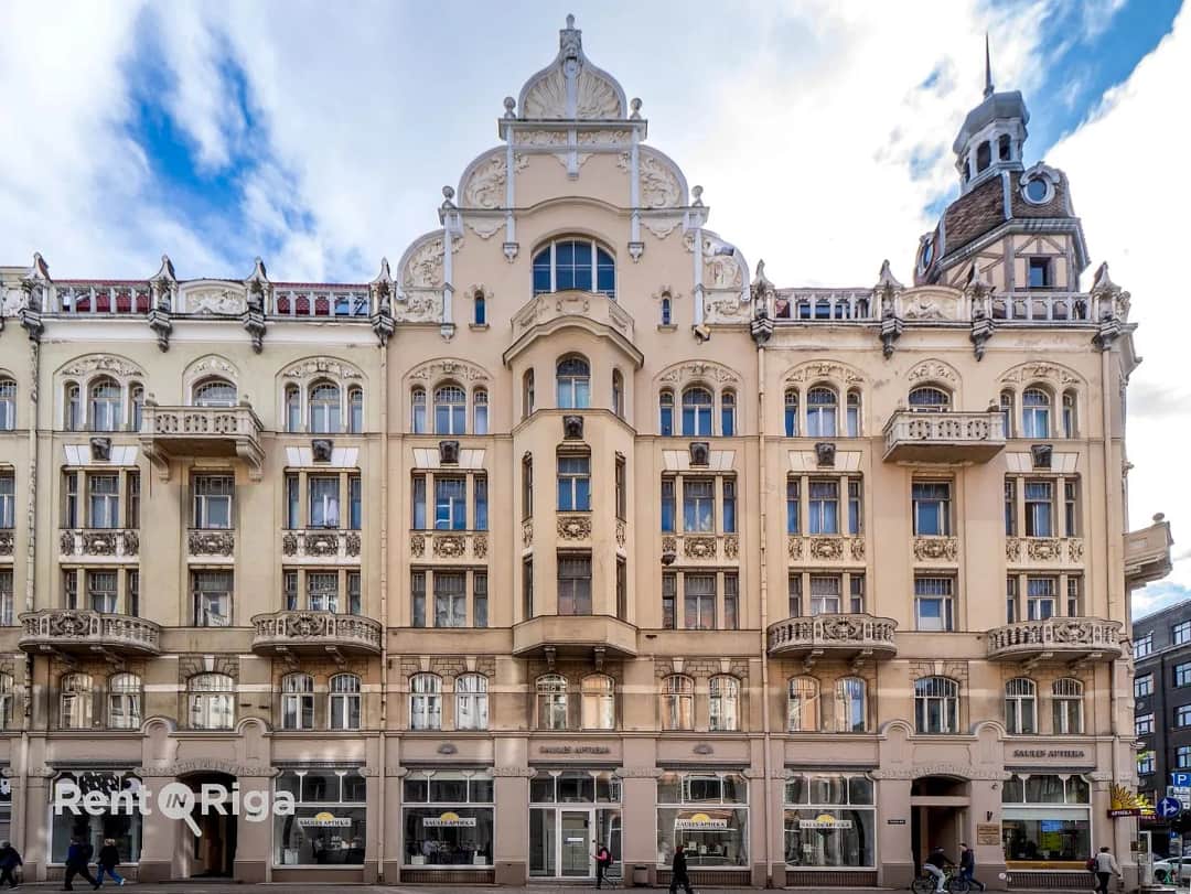 Brīvības 68, Centrs