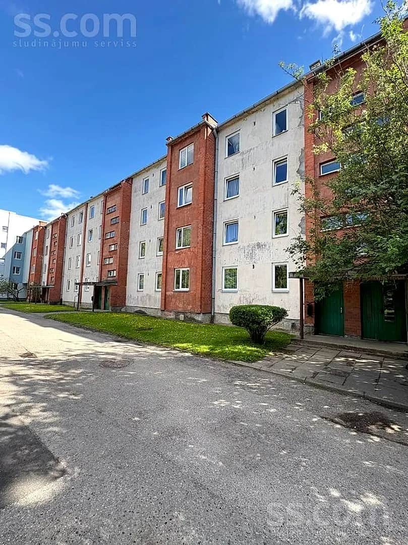 4 istabu dzīvoklis — Saules 19a