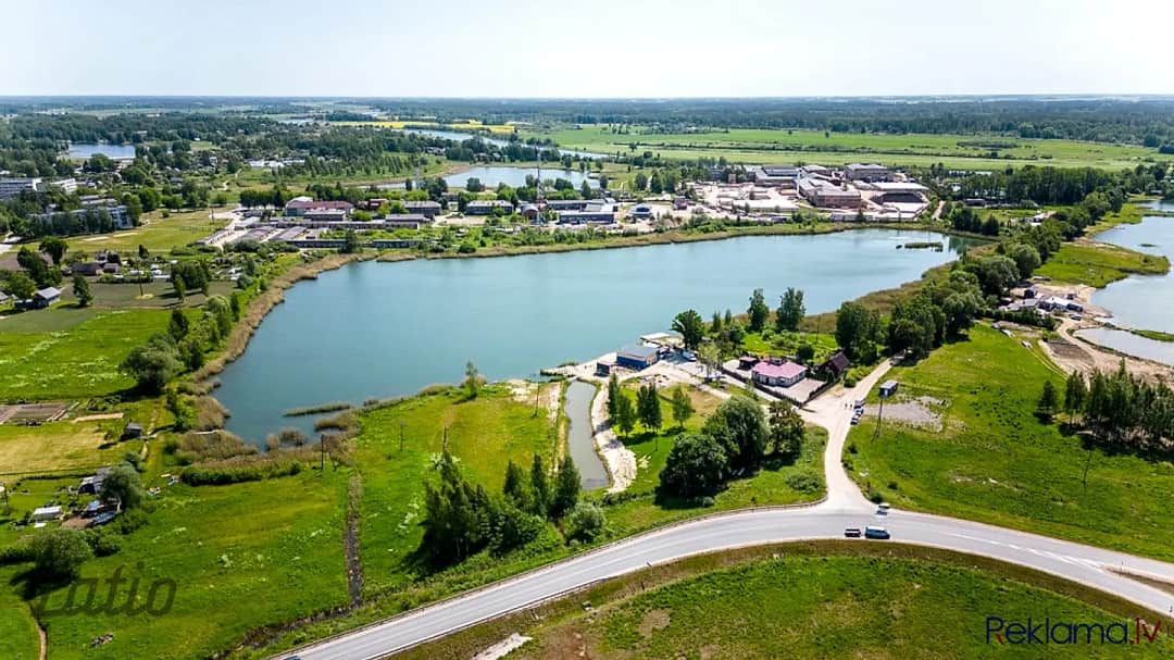 Pārdošanā unikāls īpašums, kas sastāv no ūdenstilpnes "Jāņu dīķis" - 10,5 ha platībā