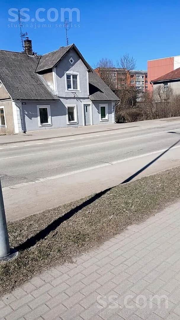 Trīsistabu dzīvoklis — Saules iela 31