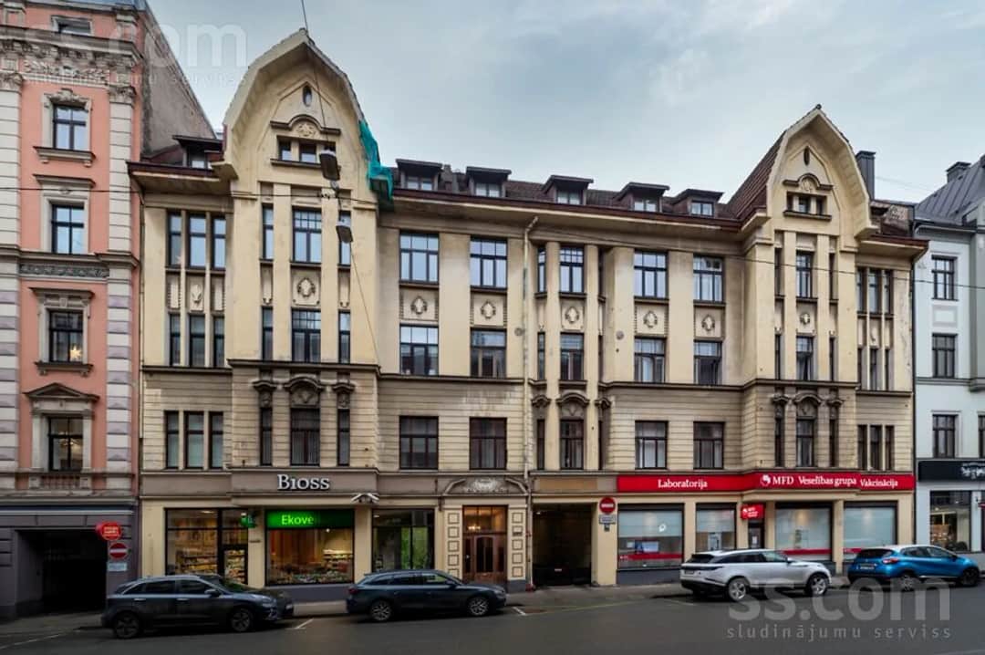 Trīsistabu dzīvoklis — Dzirnavu 70