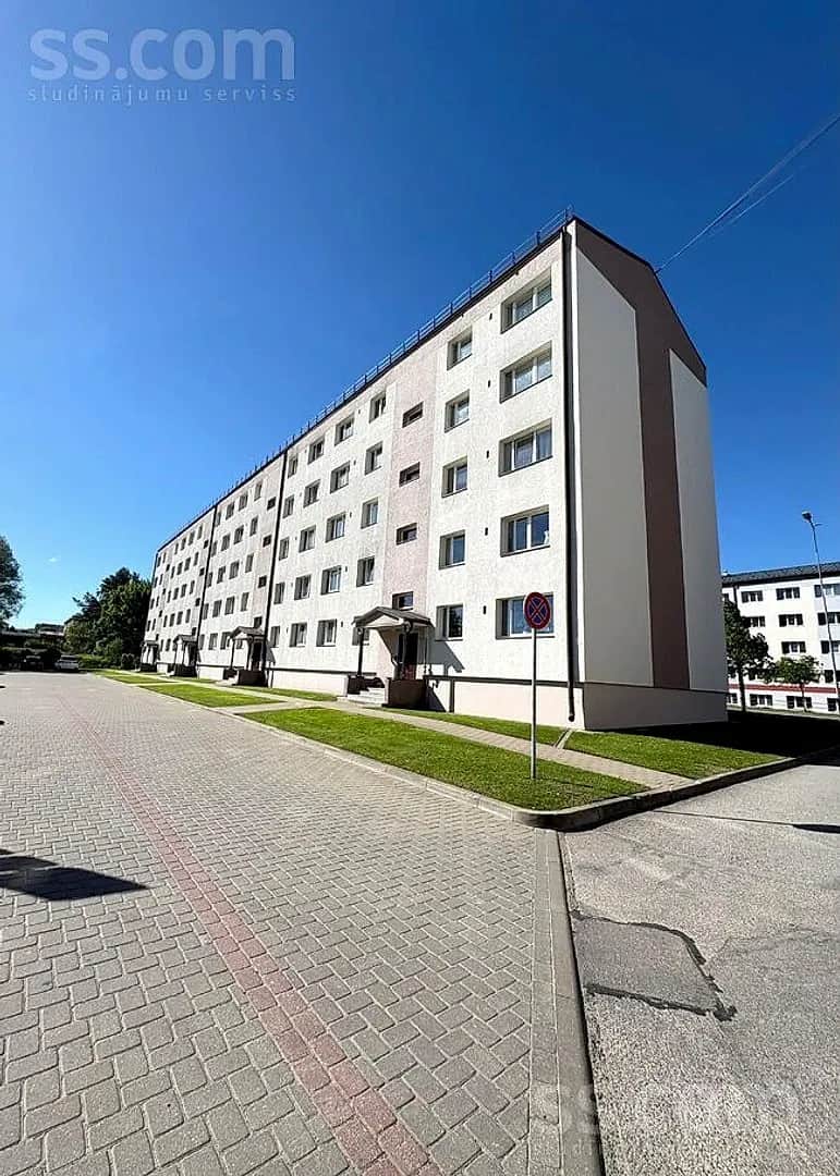 Divistabu dzīvoklis — Stacijas iela 27