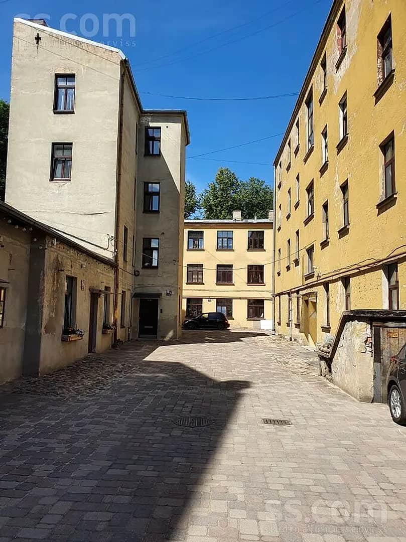 Divistabu dzīvoklis — Čaka 79