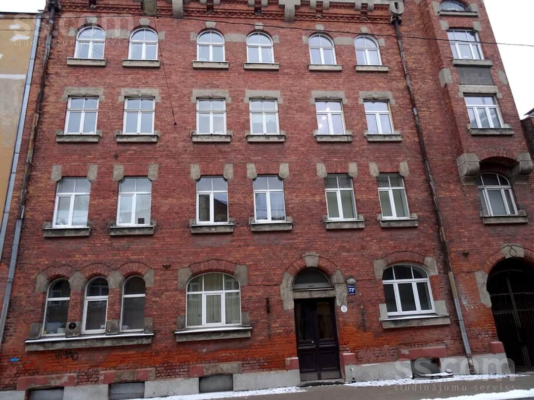Divistabu dzīvoklis — Bruņinieku 73f