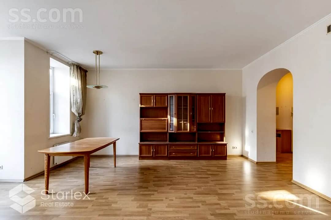 6 istabu dzīvoklis — Lāčplēša 61