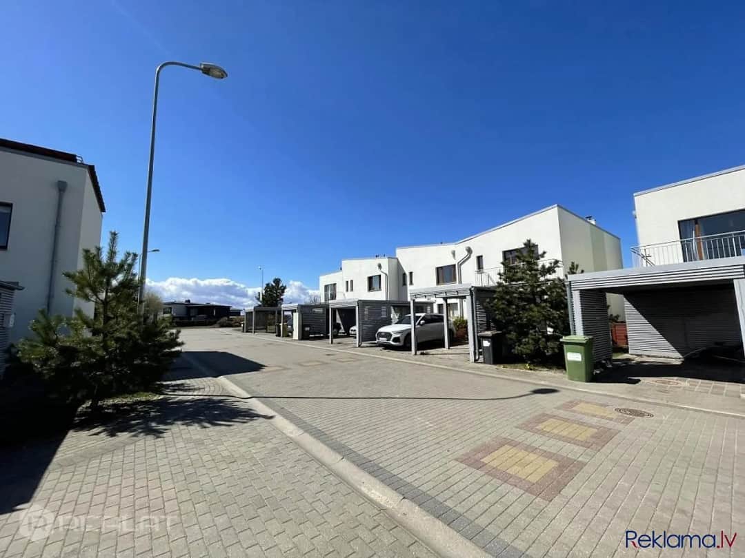 Tiek pārdota plaša māja ar 3 guļamistabām. Kopējā mājas iekšējo telpu platība bez
