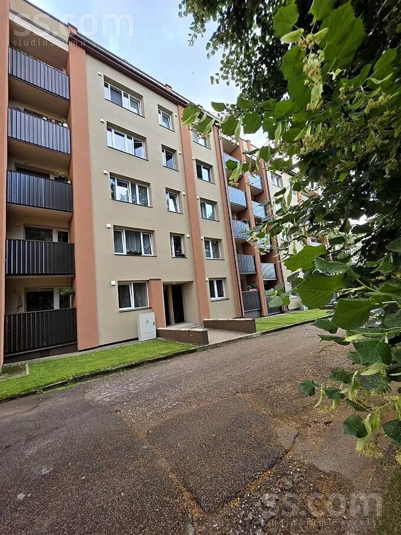 Divistabu dzīvoklis — Georga Apiņa iela 10