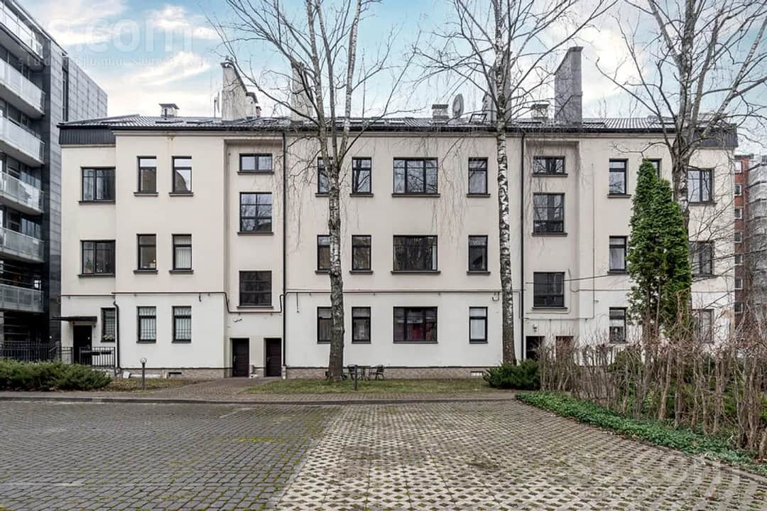 5 istabu dzīvoklis — Pulkv. Brieža 19