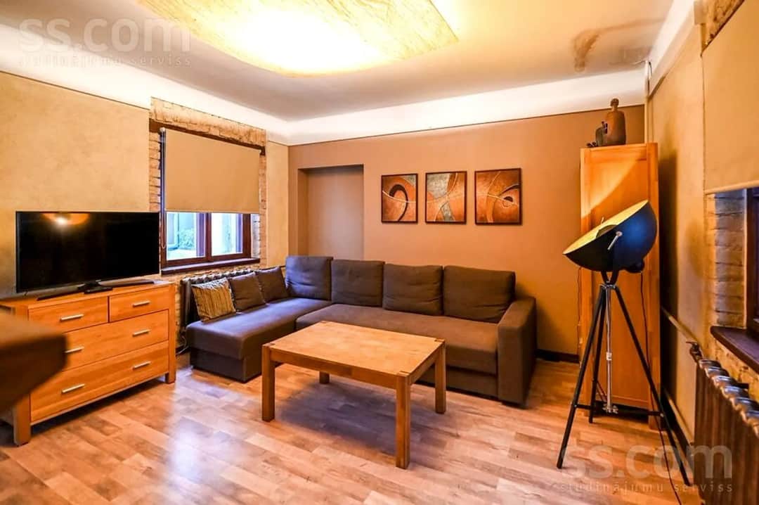 Divistabu dzīvoklis — Barona 60