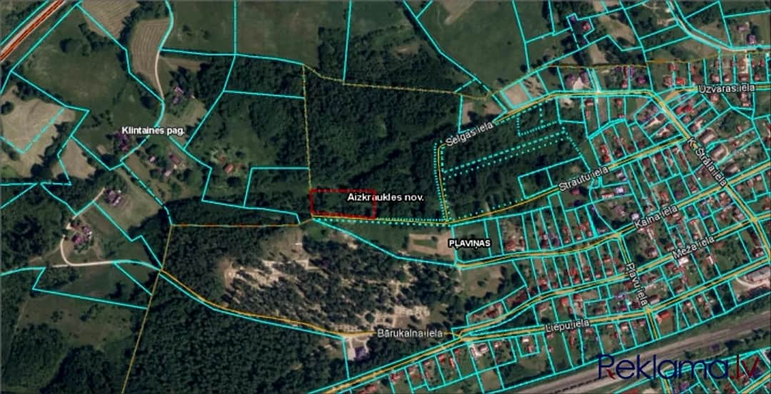 Pārdod zemes gabalu Pļaviņu novadā. Zemes gabala pielietojums - privātmājas būvniecībai.