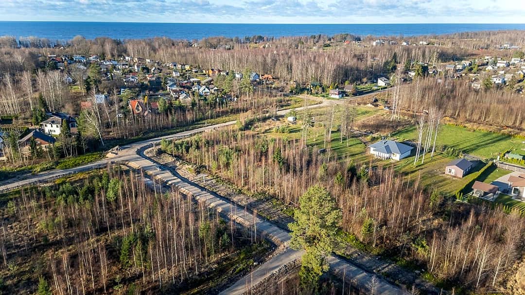 Ziemeļvidzemes biosfēras rezervāta teritorijā, tikai 58 km attālumā no Rīgas centra un 900