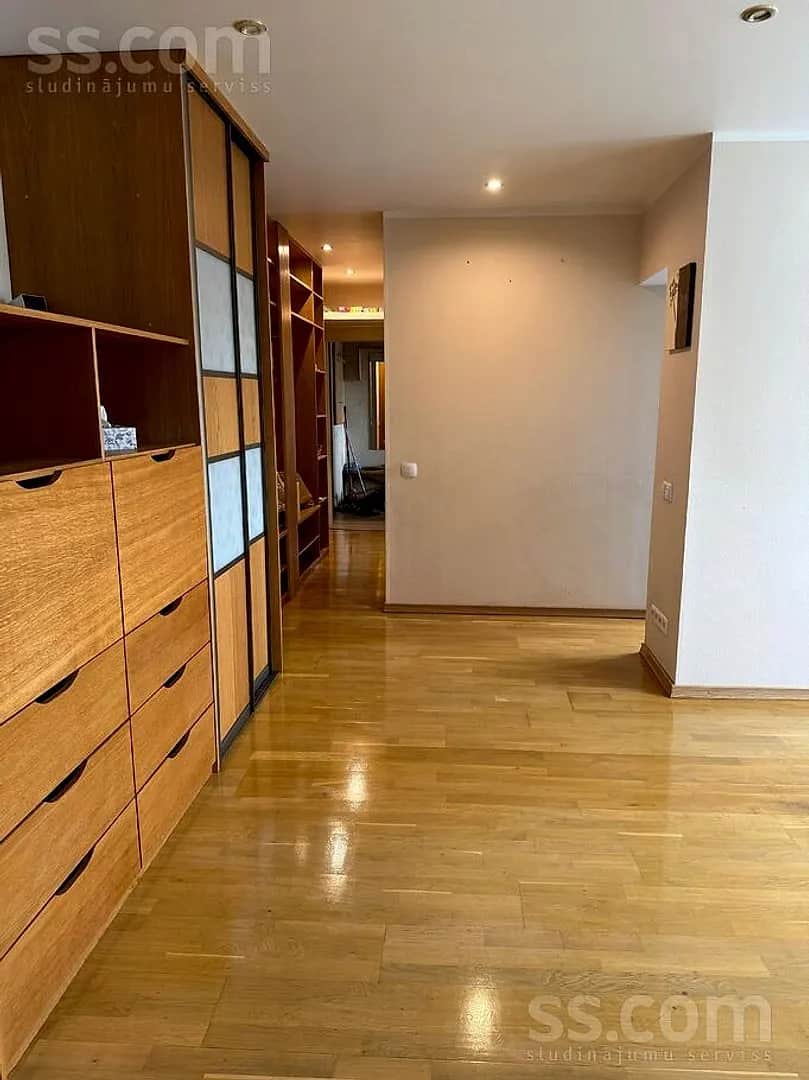4 istabu dzīvoklis — Pļavu 59