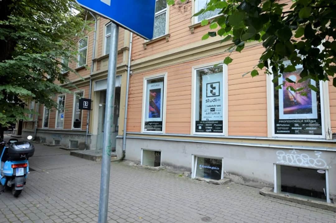 Galerijas telpas, kuras iespējams pārbūvēt par dzīvokli. Telpu kopējā platība 160 kvm un