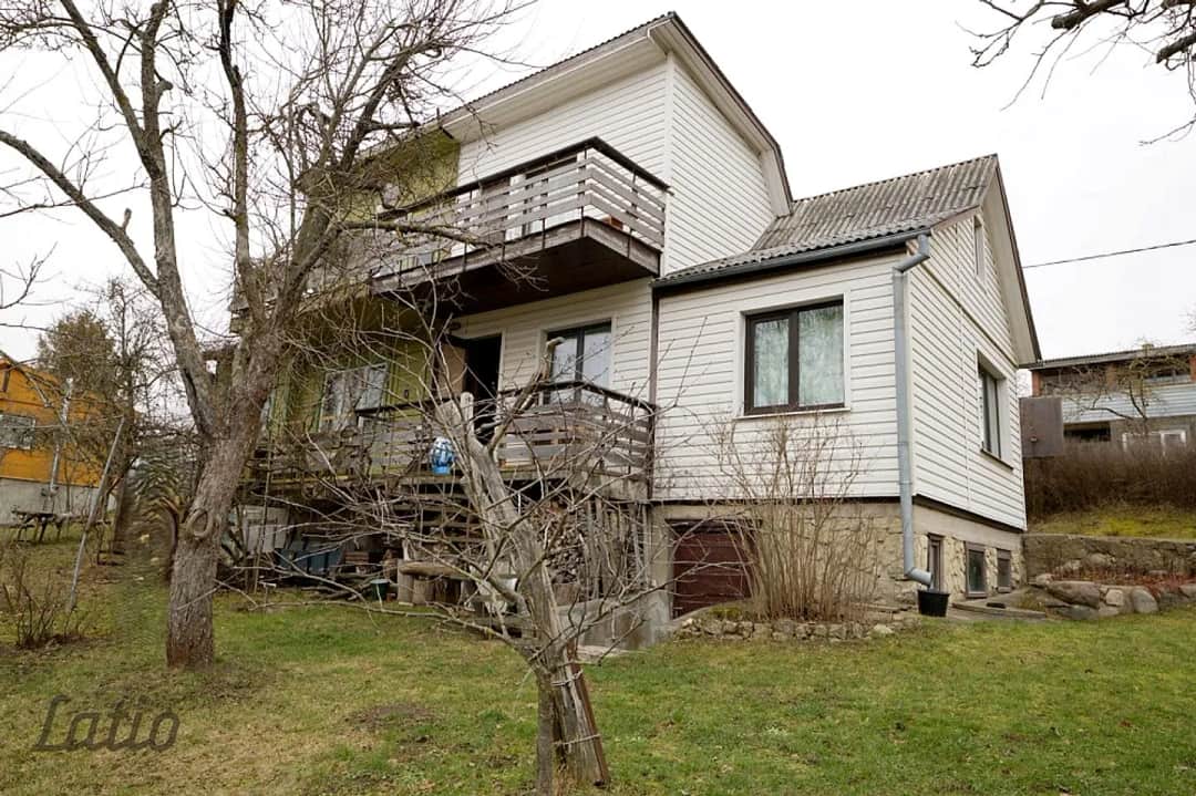 Pārdod vasarnīcu skaistā un klusā vietā, pie Zvirgzdes ezera, līdz ezeram apm. 100m, iekopts