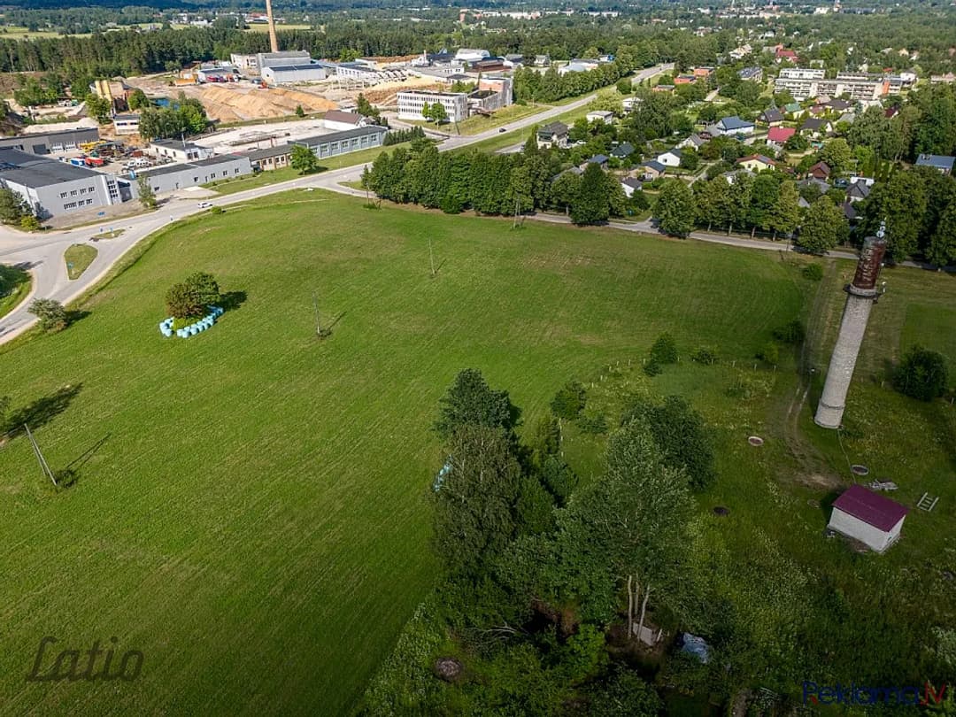 Lielisks investīciju objekts -zeme, kas jau sadalīta 16 apbūves gabalos: Ozolu iela1 un Ozolu — bilde 2