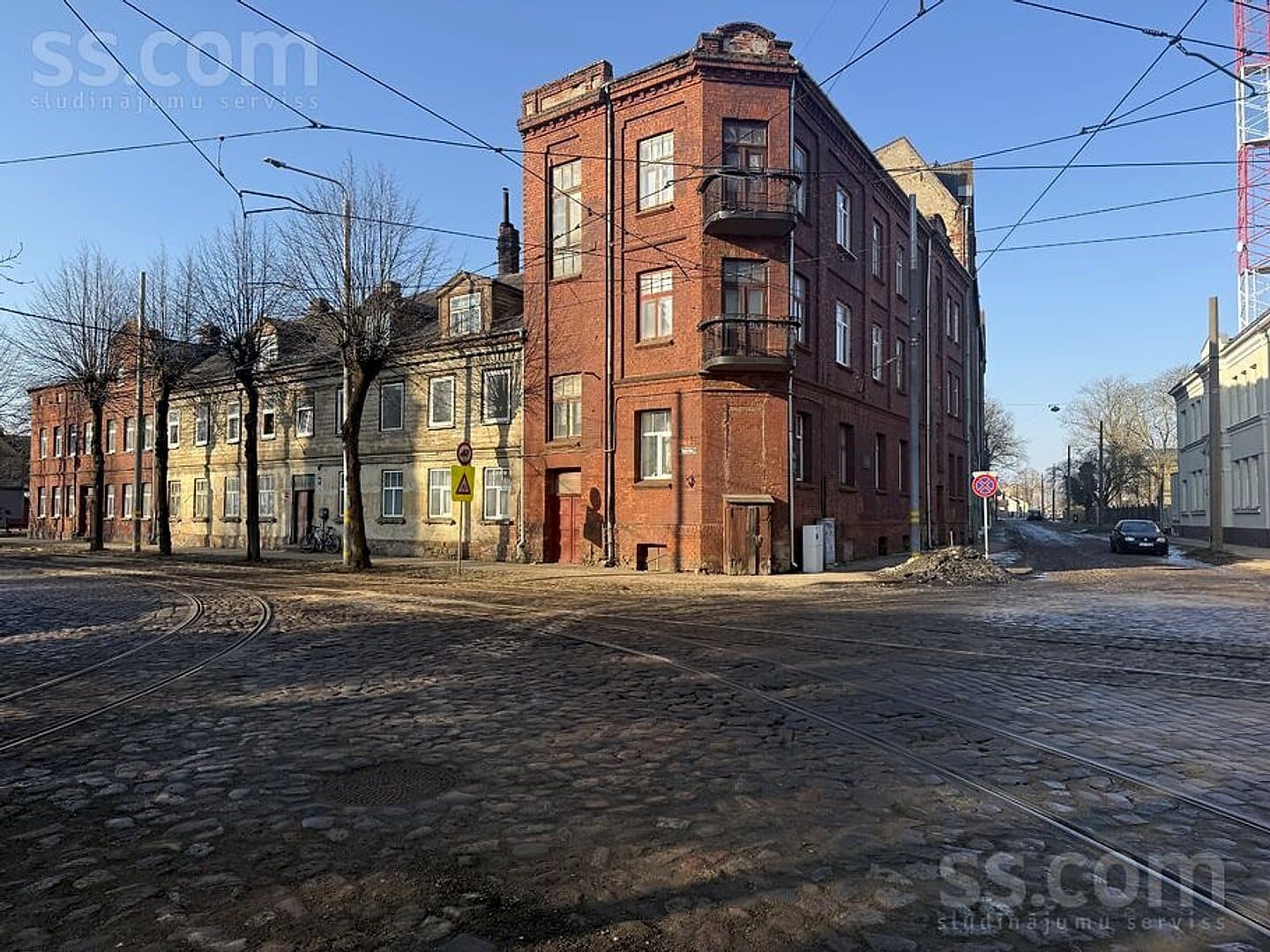 Trīsistabu dzīvoklis — Baseina 7