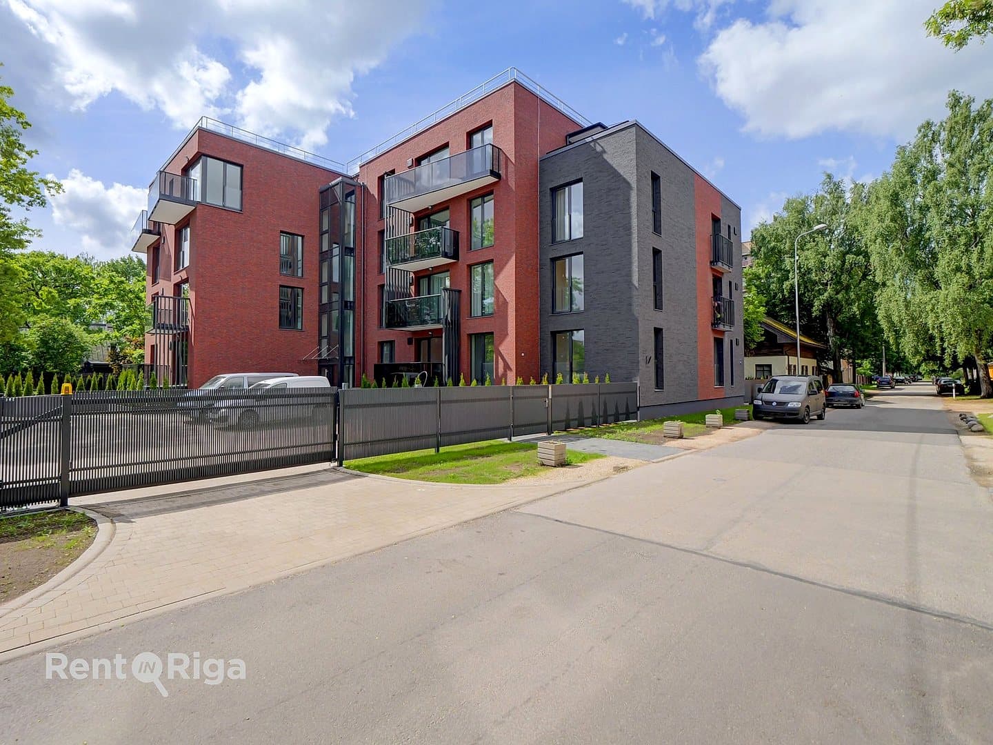 Kaukāza 11, Teika