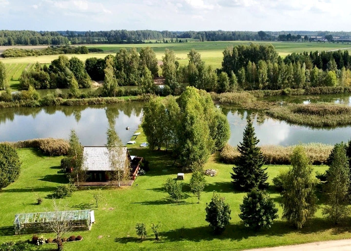 Pārdod izcilu lauku īpašumu ar viesu mājiņu tikai 7 km attālumā no mīlētākās pilsētas — bilde 3