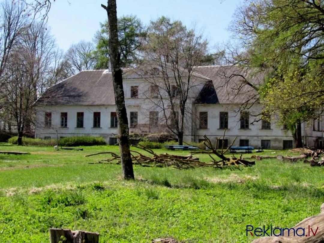 Piedāvājumā nekustamais īpašums ar unikālu, vēsturisku vērtību - Lestenes muiža. Lestene