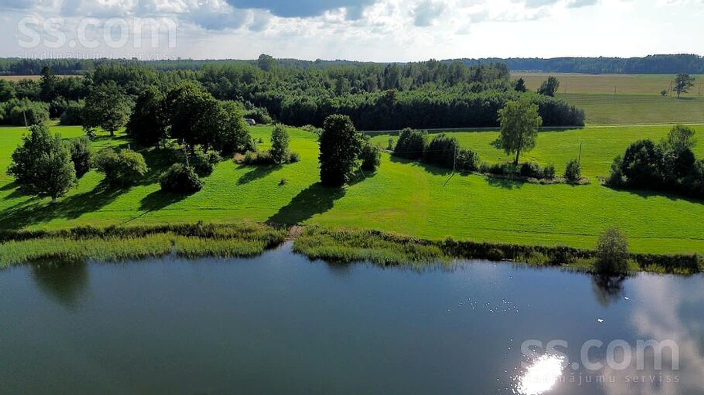 Māja — Apiņi