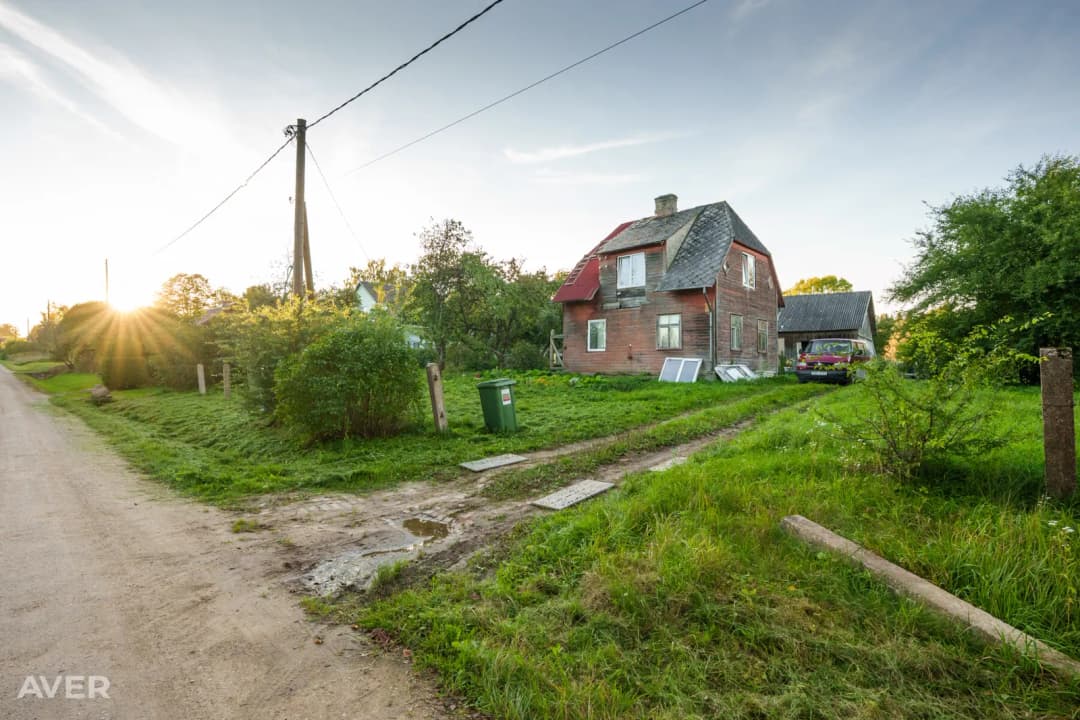 Zeme J. Čakstes iela ,Vaiņode 0,22ha ar māju