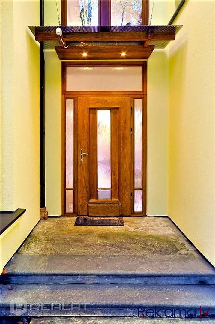 Jaunajā projektā LUMIERE RESIDENCE tiek piedāvātas plašas telpas jūsu biznesam. Renovēta