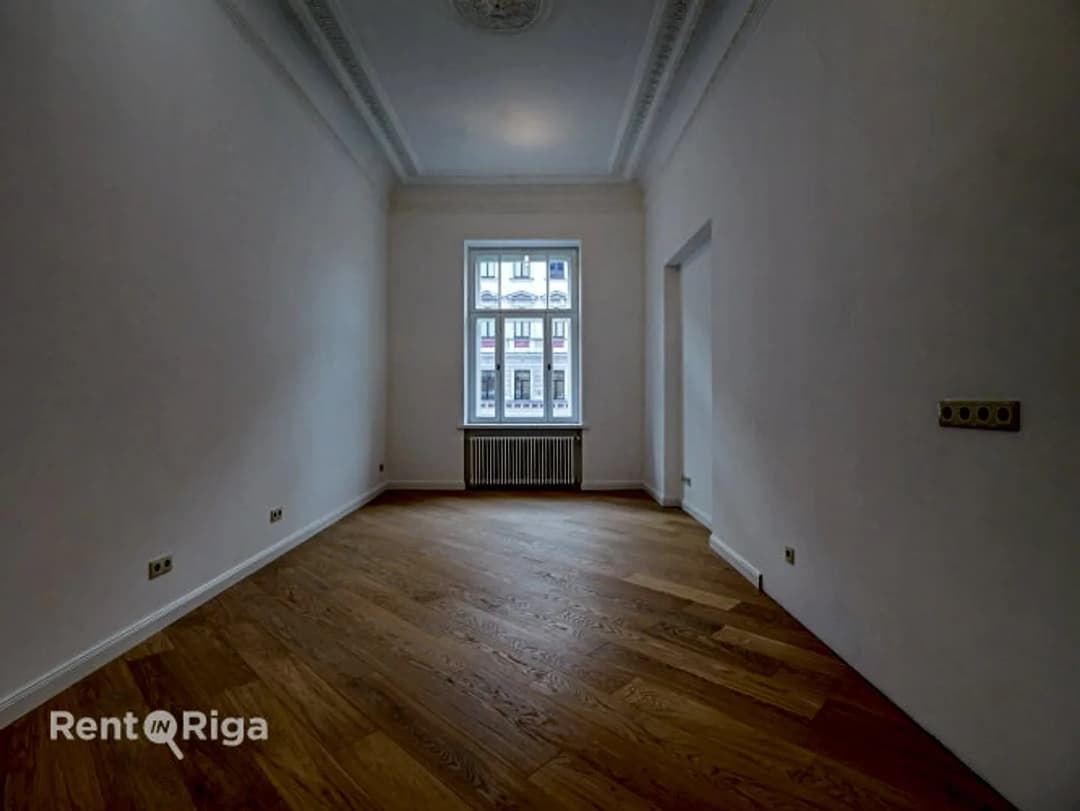 Dzīvoklis ar Elegantiem augstiem griestiem! Piedāvājumā dzīvokļi ar pilnu apdari!