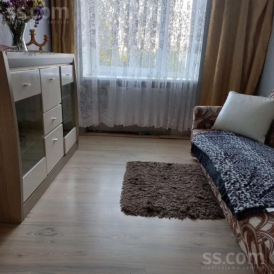 4 istabu dzīvoklis — Skolas 65