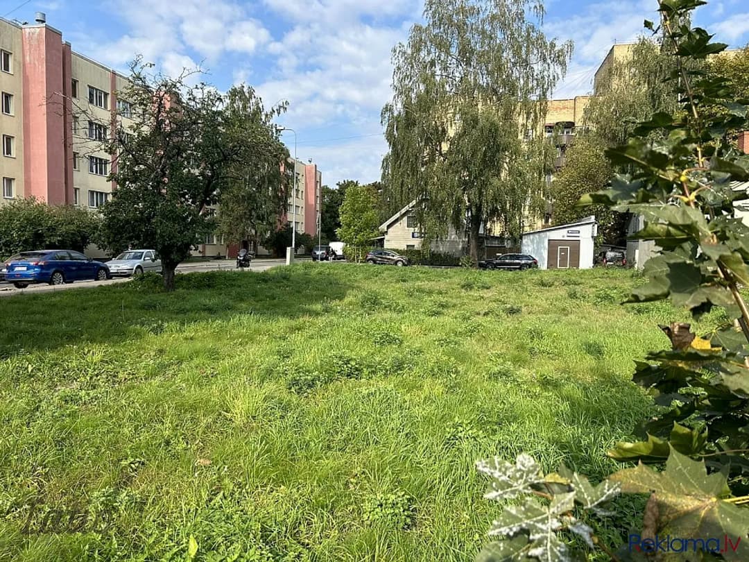 Pārdod apbūves zemi, kas pēc pilsētas funkc. zonējuma nosacījumiem atbilst Jaukta Centra