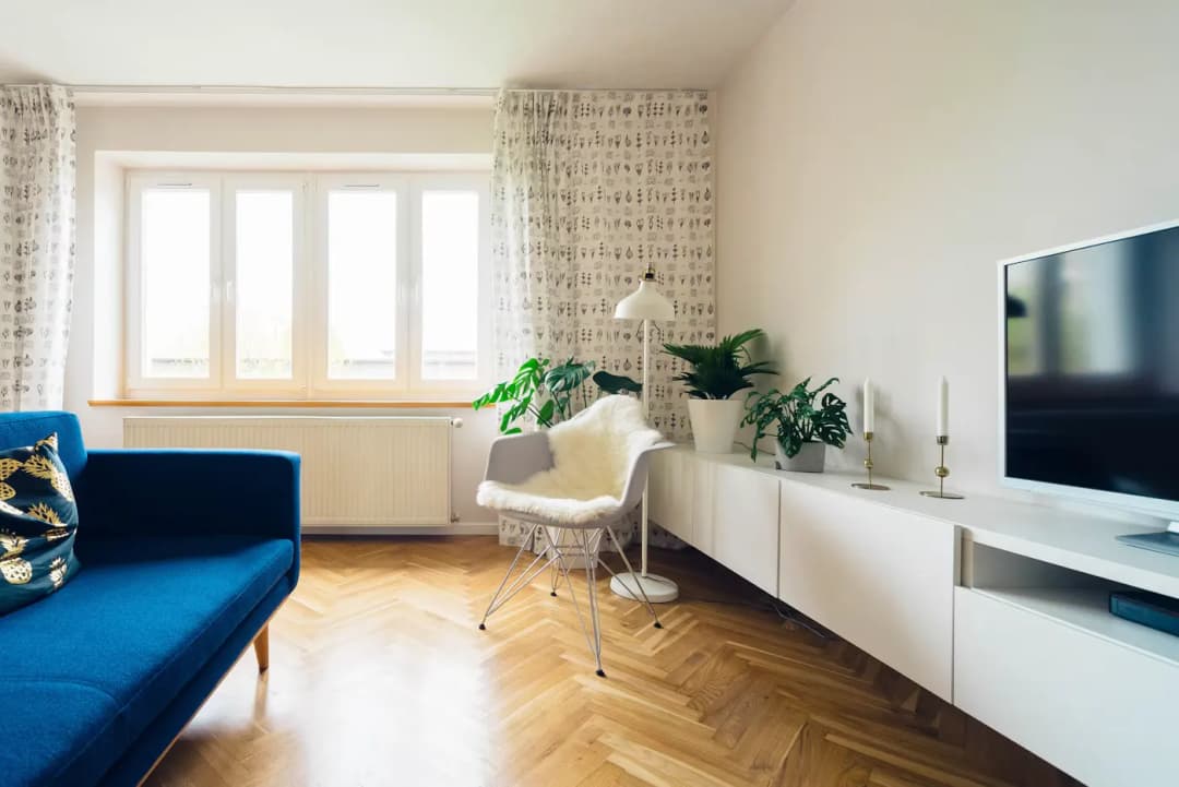 Gaišs 2 istabu dzīvoklis Klusajā centrā