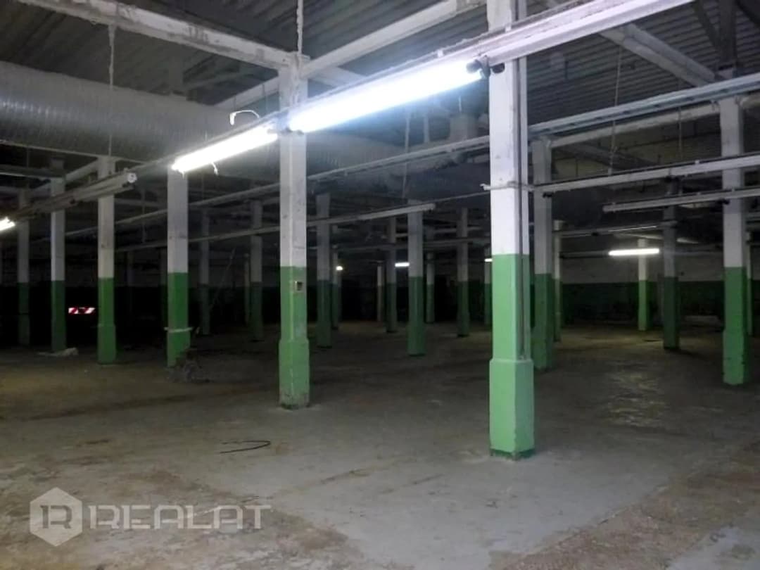 Nomai tiek piedāvātas apkurināmas noliktavas / ražošanas telpas 400 m2 platībā , tai skaitā