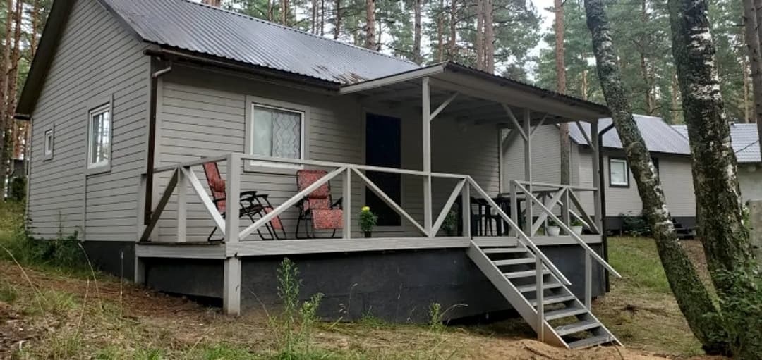 Pārdod zemi Lielupes krastā ar divām jaunām mājiņām - vasarnīcu 50m2 un viesu namiņu