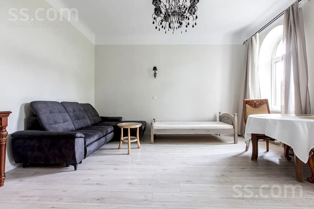 4 istabu dzīvoklis — Elizabetes 27