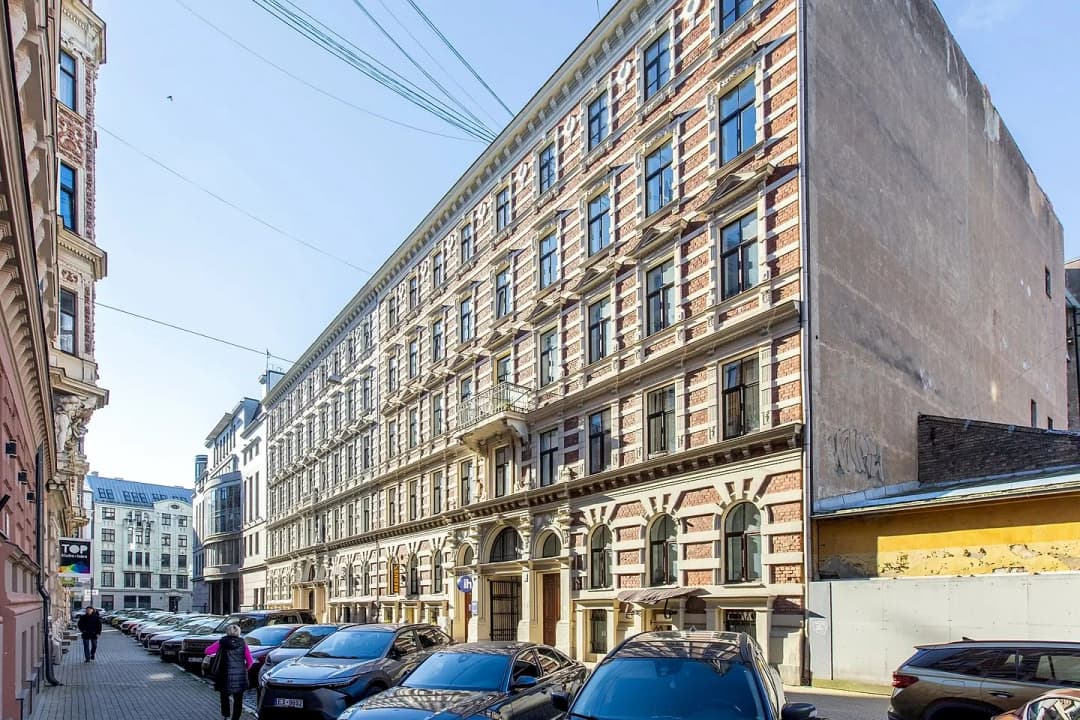 Alfrēda Kalniņa 1a, Centrs