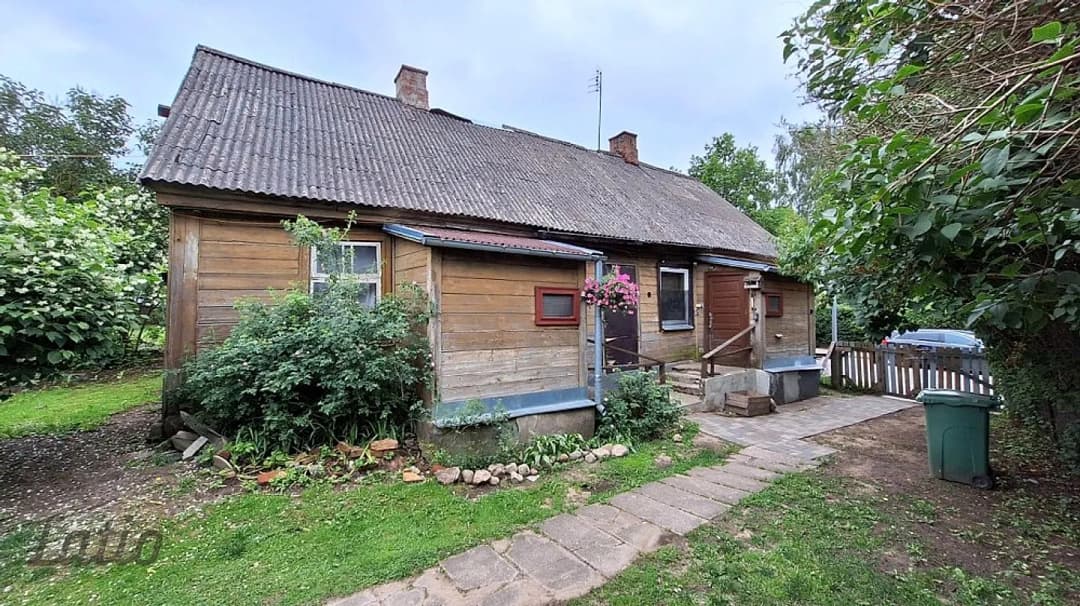 Īpašums sastāv no koka dzīvojamās ēkas (97 m) un plaša zemes gabala (1106 m), kas gaida — bilde 4