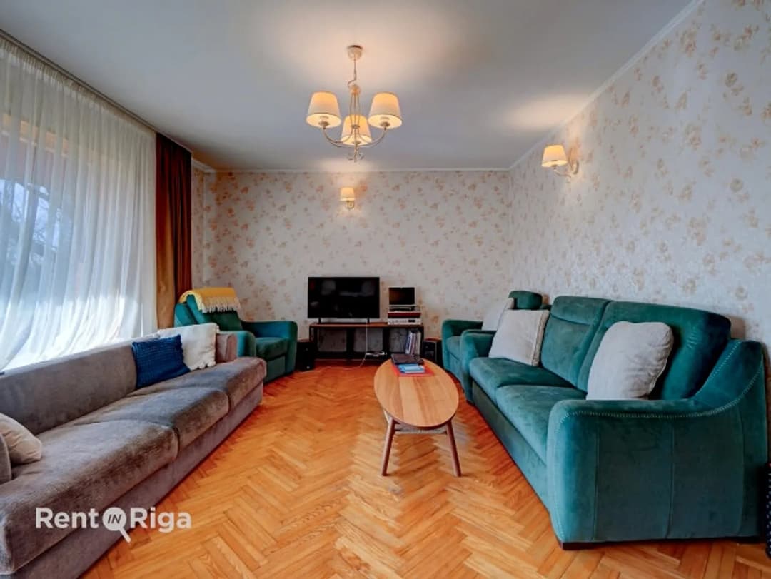 Plaša un funkcionāla privātmāja Ogrē ar lielu zemes gabalu pie dabas Pārdošanā plaša un