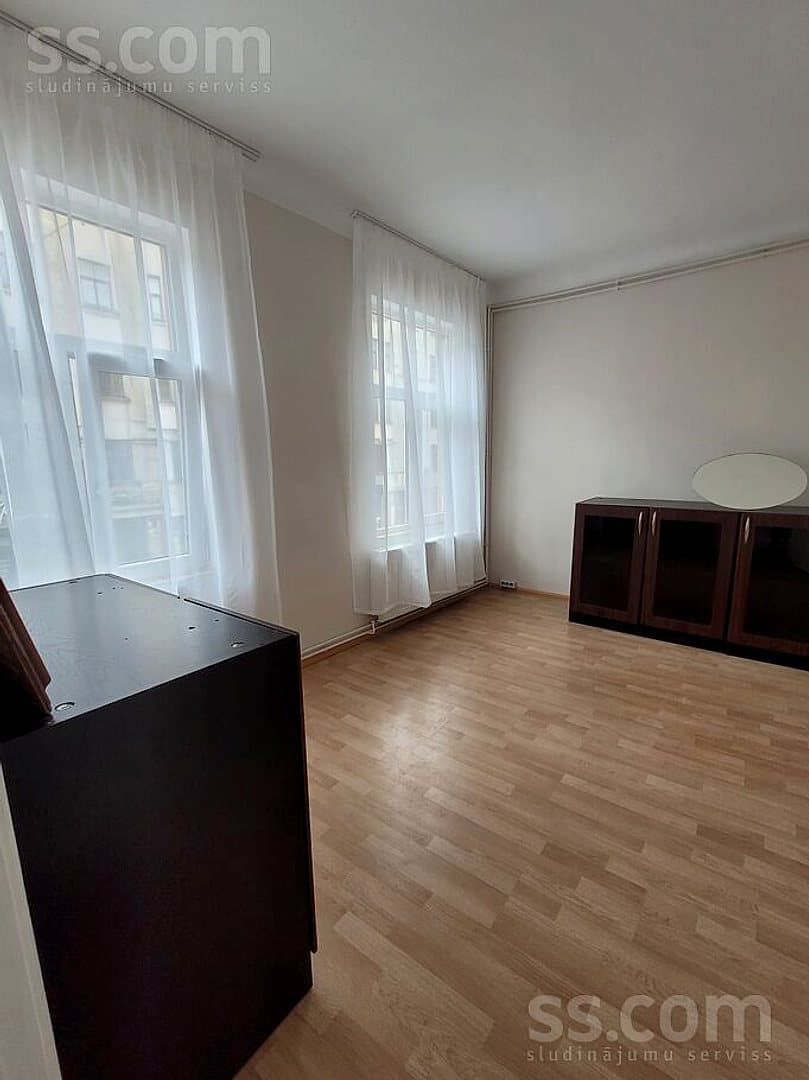 Trīsistabu dzīvoklis — Čaka 41 — vēl bildes