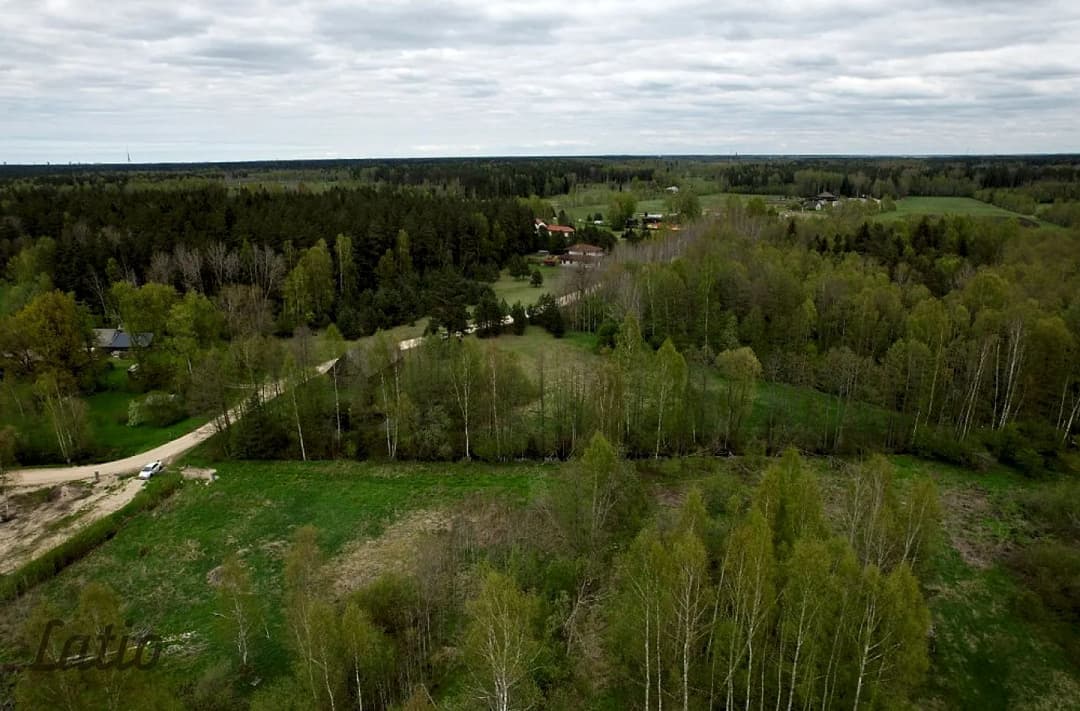Pārdod 2400 m lielu zemesgabalu Ķekavā, Ķekavas novadā.
Īpašums atrodas klusā un zaļā