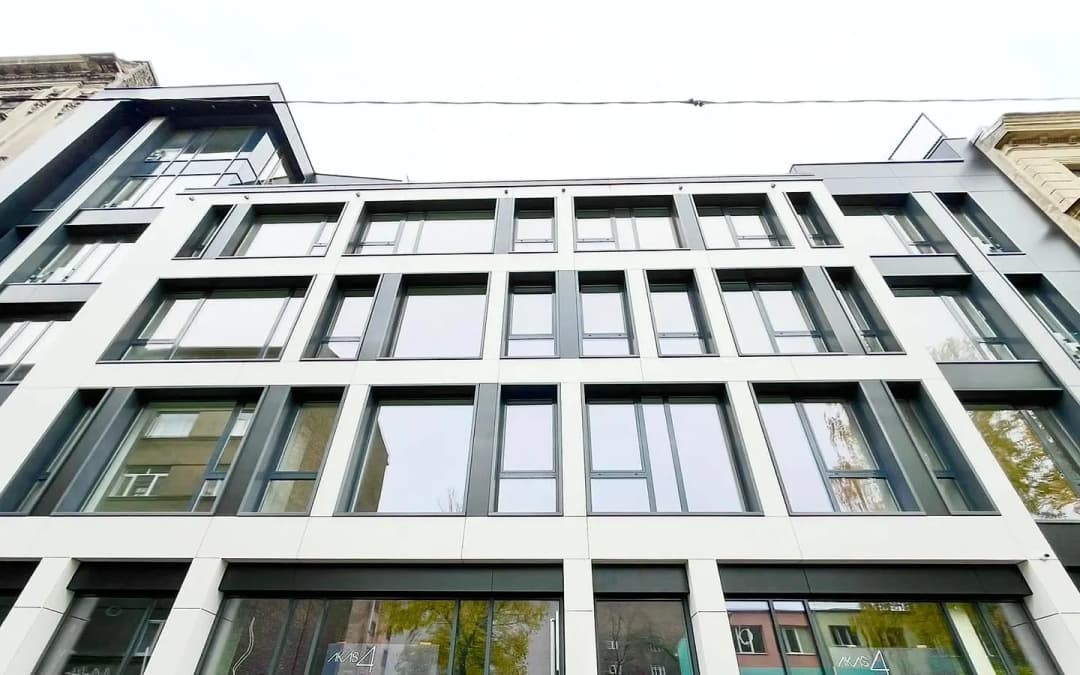 Akas 4, Centrs