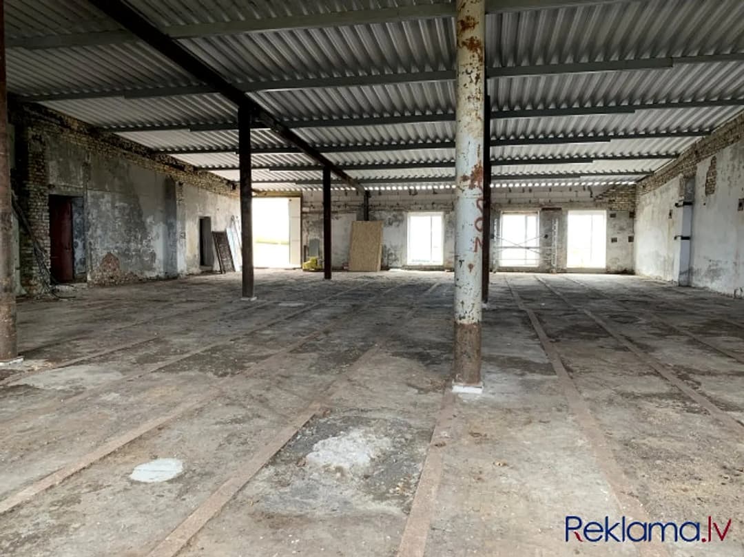 Piedāvājam uz nomu rūpnieciskās ražošanas telpas/angāru/noliktavu. Telpas nav