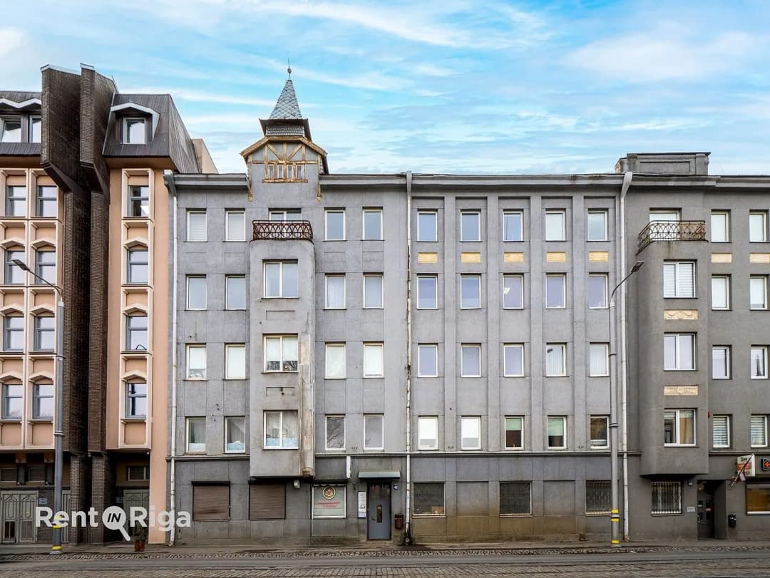 Lastādijas 42, Centrs